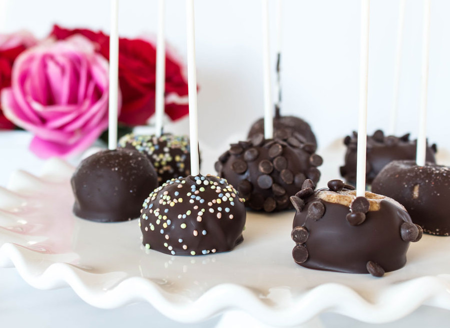 Chocolate Chip Cake Pops with Roses